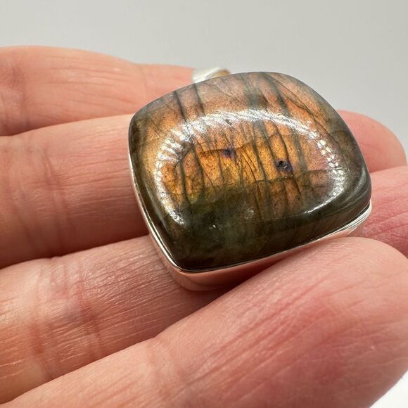 21mm PURPLE FLASH Labradorite pendant in solid sterling silver! - Picture 6 of 11